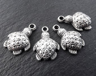 Encantos de tortuga de plata, encantos de tortugas marinas, colgante de tortuga pequeña, encanto de playa, colgante de tortuga, encanto animal, plata antigua mate plateada, 4pc