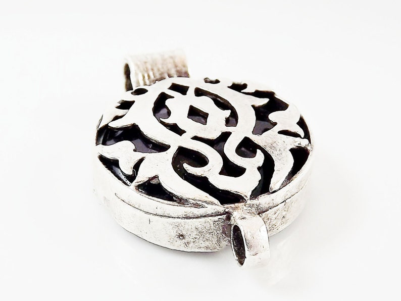 1pc Black Exotic Fretwork Jade Connector Matte Silver Plated Bezel