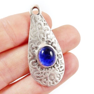 Textured Teardrop Pendant with Blue Oval Glass Accent - Matte Silver plated - 1pc
