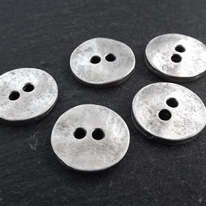 Armbandknopf, Silberknopf, Metallknopf, dicker, runder Knopf, Knopfverschluss, Knopfverschlüsse, Perlen, matt antik versilbert, 5-teilig