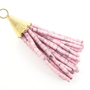 Petit pompon perlé tube Heishi afghan tibétain rose pâle - Fait main - Coiffe texturée plaquée or 22 carats - 55 mm = 2,16 pouces