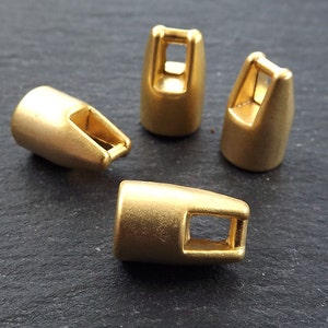 4 コード キャップ エンド - レザー ブレスレット - 22k マット ゴールド メッキ