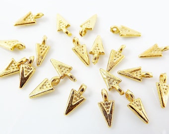 20 Mini Triangle Spike - Matte Gold Plated