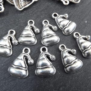 Santa Claus Hat Father Christmas Cap Charms, Jolly Saint Nick Xmas Holiday Pendants, Matte Antique Silver Plated, 10pc
