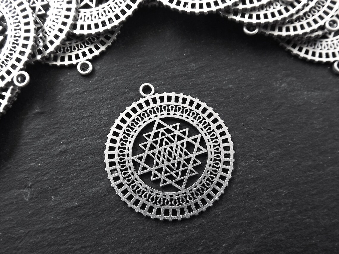 Pendentif Sri Yantra Argent 925 – Géométrie Sacrée – Mystique – 4g – Sans Marque