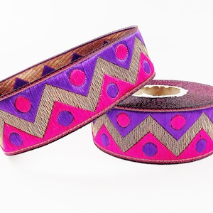 Cinta de adorno jacquard bordada con motivo Zig Zag Dott de color rosa intenso y morado, 1 metro o 3,3 pies o 1,09 yardas
