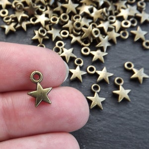 20 Mini Puff Stern Charms, Bronze Stern Charm, kleine Charms, Tropfen Charm, Armband Charms, Perlen Bedarf, antike Bronze überzogen