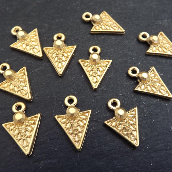 Gold Triangle Charms, Rustic Cast, Spike Charms, Arrow Head Charms, Ethnic Charms, Triangle Pendants, Gold Spike, 22k Matte Gold Plated 10pc