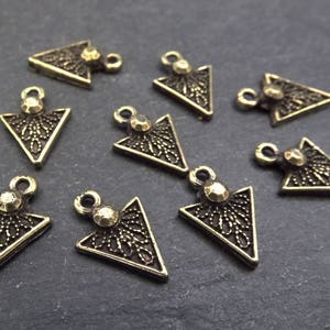 Bronze Triangle Charms, Rustic Cast, Spike Charms, Arrow Head Charms, Ethnic Charms, Triangle Pendants, Boho, Antique Bronze Plated - 10pcs