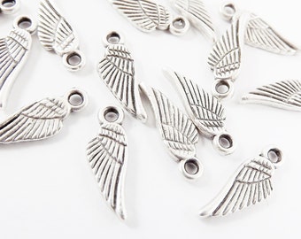 天使の羽チャーム アンティークシルバーの羽チャーム 小さな天使の羽