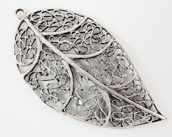 Pendentif feuille d'argent, feuille en filigrane, breloque feuille, pendentif feuille en métal, feuilles, pendentif bohème, fournitures pour bijoux, plaqué argent antique mat 1 pièce