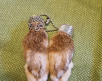 Lucky foot-sleutelhangerpaar (bruin en wit)
