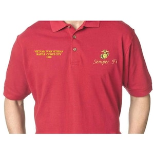 Vietnamkrieg Schlacht von Hue City 1968 Semper Fi Marines linke Brust & rechte Brust Besticktes Poloshirt offiziell lizenziert