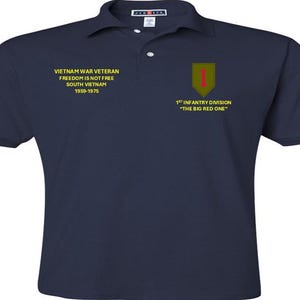 1st Infantry Division* The Big Red One* Vietnam-oorlogsveteraan* Freedom is not Free*Zuid-Vietnam*1959-1975*Geborduurd links-rechts poloshirt.