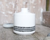 sugar bowl hand-painted "somewhat angular", black and white
