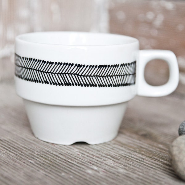 Hand-painted vintage tea cup "somewhat angular", black and white
