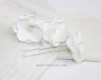 White U pin flower wedding hair pin