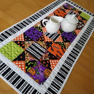 Handmade Halloween Table Runner: Patchwork Quilted Table Topper (17&quot; x 37&quot;)