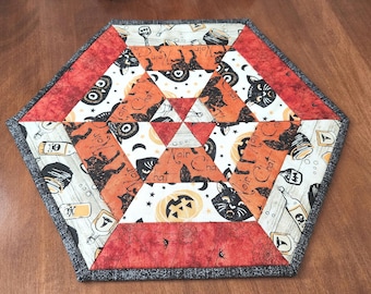 Halloween Hexagon Table Topper: Quilted Candle Mat with Spiderwebs