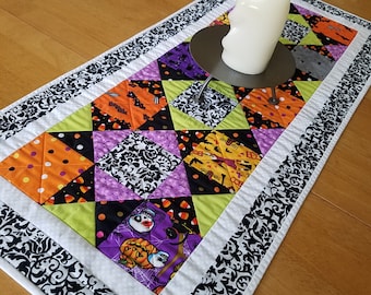 Halloween table runner, quilted table topper, patchwork table quilt, orange, black, purple, green, handmade