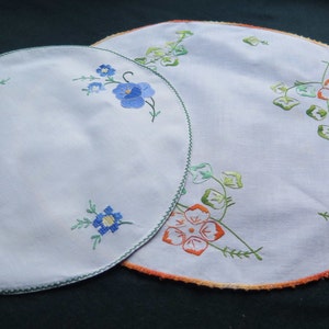 Set of Two embroidered Doilies. Vintage linen with flowers pattern from France - 1950es orange and blue embroideries Handmade -