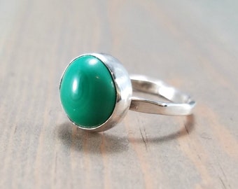 Green Malachite Ring, Sterling Silver Solitaire Womens Size 6 Thin Hammered Band Large Round Green Gemstone Cocktail Statement Ring