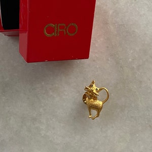 Ciro Vintage Gold Tone Cat Brooch Pin in Original Box with Rhinestone Collar Gift for Her, Christmas Gift, Animal Lover