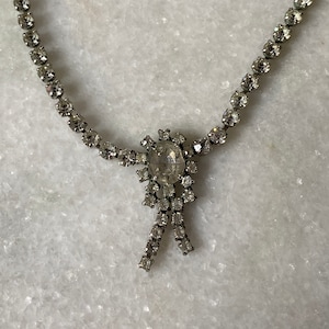Collier vintage en argent sterling avec strass scintillants