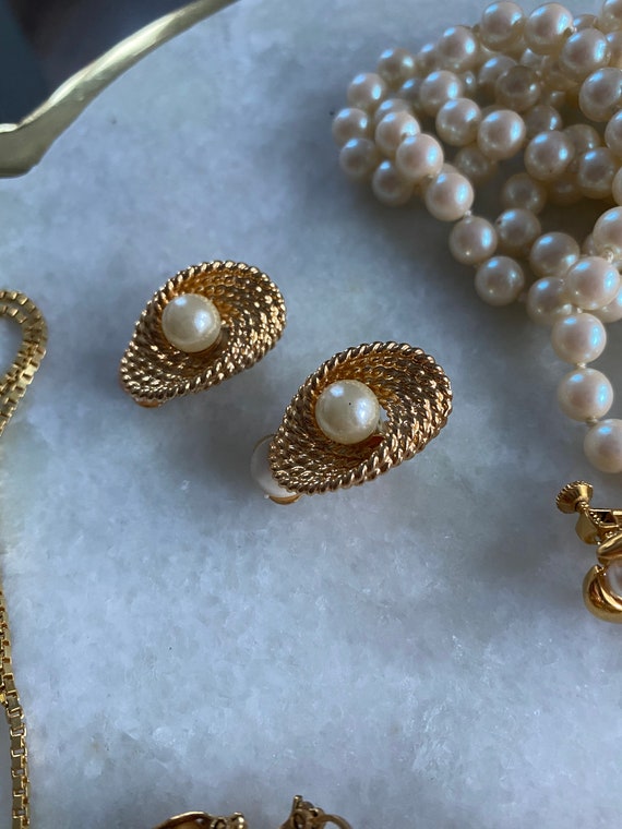 Vintage Gold Tone and Pearl Basket Weave Rope Twi… - image 2