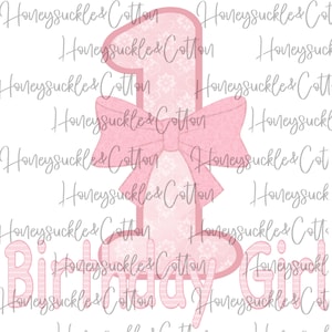 Puede incluir: Número uno rosa con un lazo rosa y las palabras "Birthday Girl" en rosa con rayas blancas.