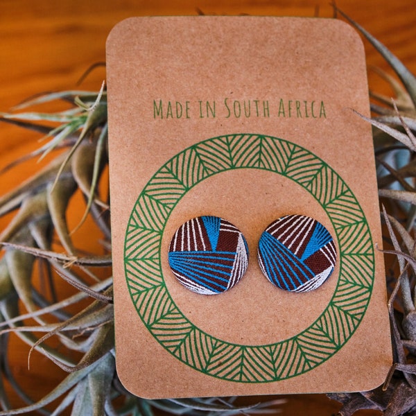 Boucles d'oreilles en tissu africain - Marron, blanc et bleu - oreilles percées