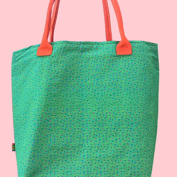 Sac cabas Vert style Liberty - base en 100% Coton Shweshwe marron à motifs ethniques.