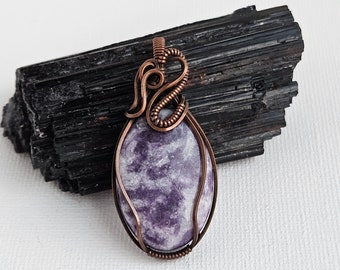 Pendente in lepidolite incastonato in rame patinato