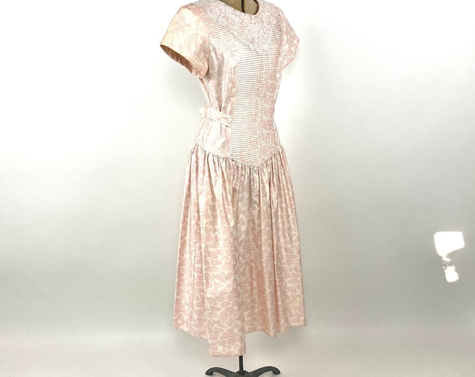 80s Pink White Pintuck Dress Sweetheart Drop Waist Lace Collar Tea Party Dress Waist Tie Belted Vintage Dress Xs S