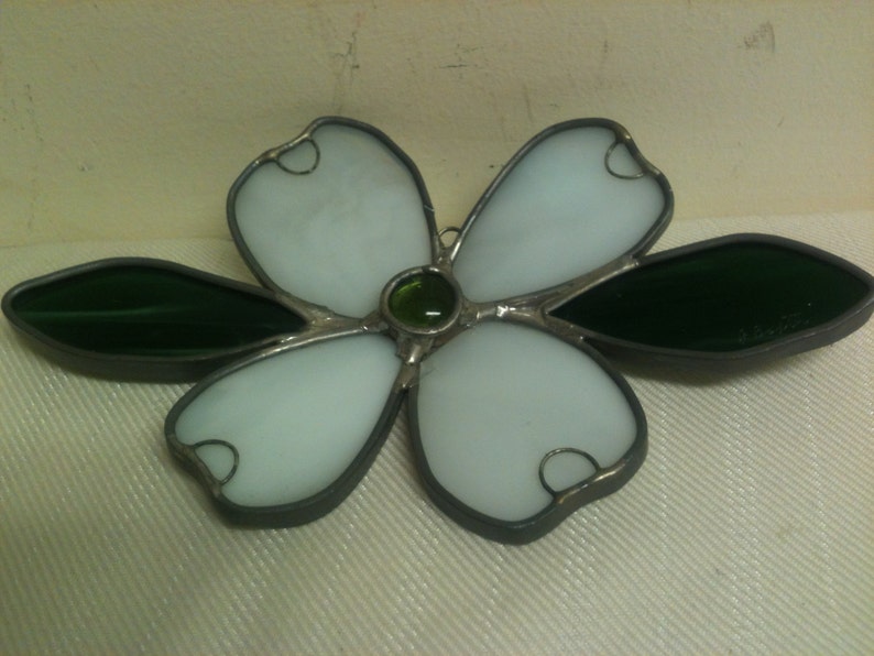 2 Styles Available Green /& White Stained Glass Flower Suncatcher Art Glass