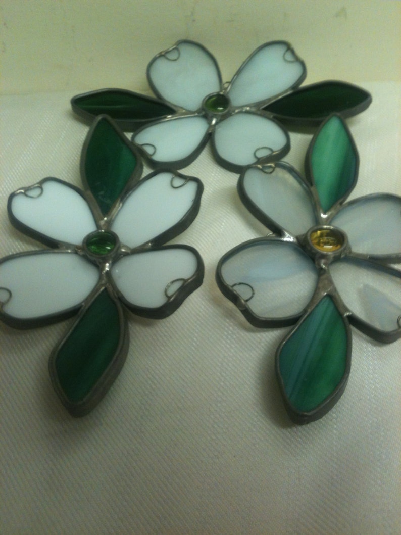 2 Styles Available Green /& White Stained Glass Flower Suncatcher Art Glass