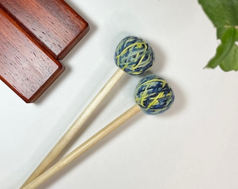 Mazos de marimba, mazos de percusión/duro medio/amarillo azul verde multicolor lana/mangos de abedul, caucho + núcleo de látex - 16" (1 par)
