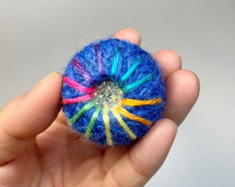 Mazos para tambor de lengüeta + diamantes de imitación AB / Serie Premium / Tambor de tanque Regalo para músicos / Azul + Arcoíris / Abedul, madera + núcleo de látex - 9,25” (1 par)