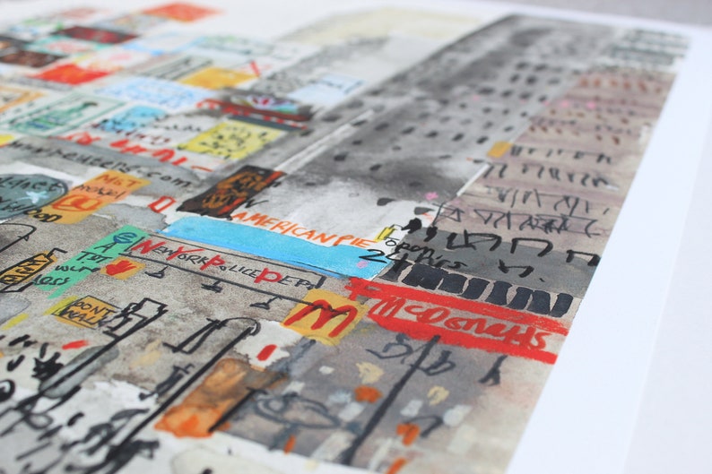 Stampa artistica ad acquerello di Times Square, raffigurante un taxi di New York, realizzata con tecnica giclée e firmata da Clare Caulfield. immagine 5