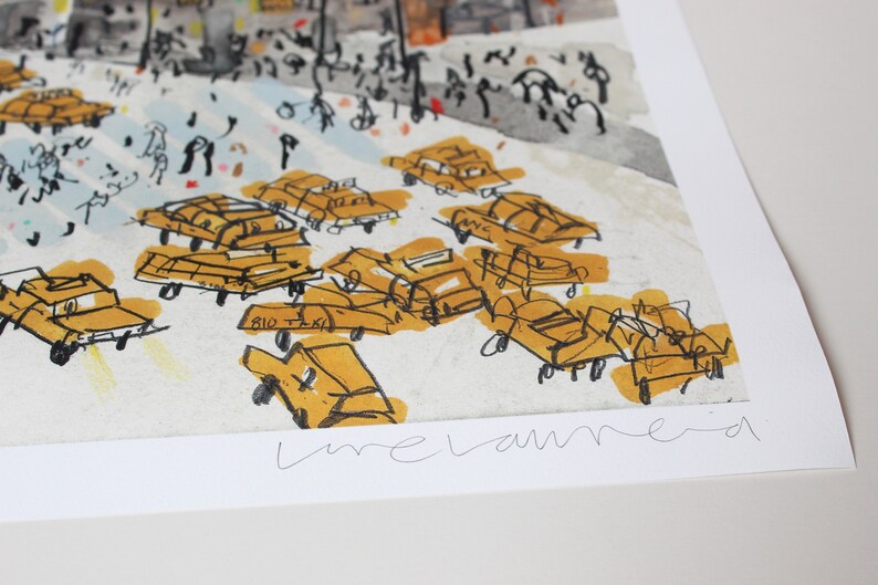 Stampa artistica ad acquerello di Times Square, raffigurante un taxi di New York, realizzata con tecnica giclée e firmata da Clare Caulfield. immagine 10