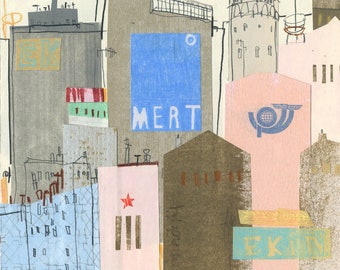 Può includere: Un collage colorato di edifici con una bandiera turca, un cartello blu con la parola "MERT" e un edificio rosa con la parola "EKIN" su un cartello giallo. Gli edifici sono circondati da una recinzione verde con la parola "Istanbul" in basso.