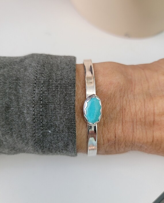 Very Unique 'Waving Tufa Casted' Native American Jewelry Silver Domed Turquoise Bracelet Very Unique 'Waving Tufa Casted' Native American Jewelry Silver Domed Turquoise Bracelet