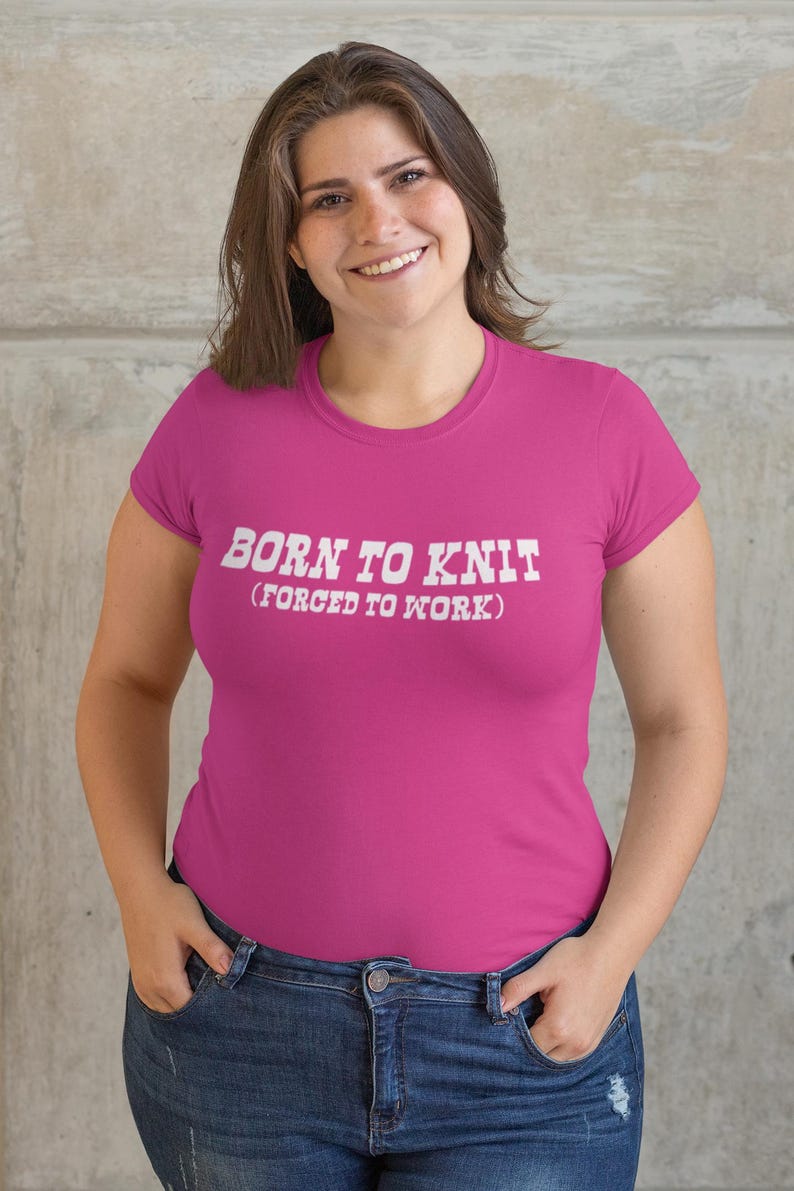 Camiseta divertida de punto "Nacido para tejer, obligado a trabajar", regalo para mamá, serigrafiada, para hombre y mujer imagen 1