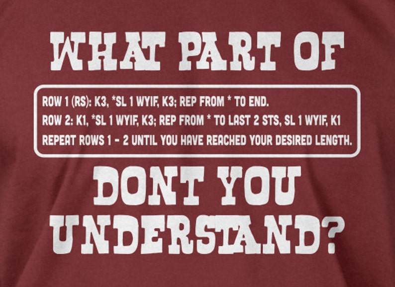 Puede incluir: Texto blanco sobre fondo marr&oacute;n que dice "WHAT PART OF" seguido de instrucciones de tejido en un cuadro blanco. El texto contin&uacute;a con "DONT YOU UNDERSTAND?"