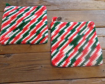 Juego vintage de 2 piezas de agarraderas cuadradas de ganchillo navideñas, salvamanteles, años 70 - Agarraderas navideñas - Agarraderas de cocina navideñas - Cocina navideña