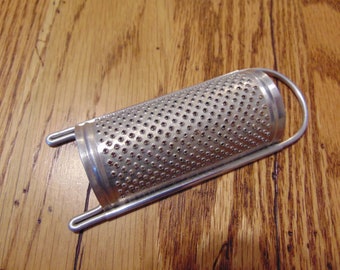 Vintage Tin Spice Grater With Handle, 1960's, Hand Held - Vintage Nutmeg Grater - Farmhouse Kitchen - Vintage Spice Grater - Vintage Grater
