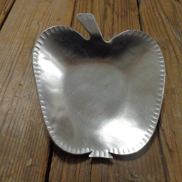 Vintage "Everlast" Hand Forged Aluminum Apple dish, Hammered, 1950's - Everlast Apple Dish - Everlast Trinket Dish - Hammered Aluminum Dish