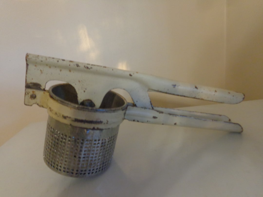 Vintage 1950's universal Potato Masher Made in U.S.A., Landers, Frary