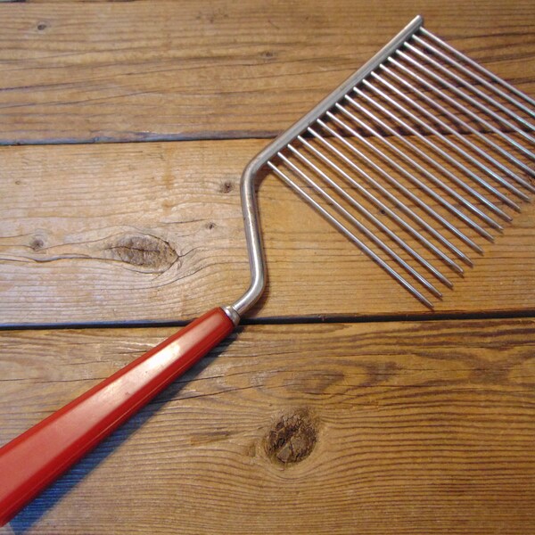 Vintage "Schneider-Toledo Steel Cake Slicer With Red Bakelite Handle, 18 Tines, 1930's - Vintage Cake Breaker -1930's Cake Slicer -Farmhouse