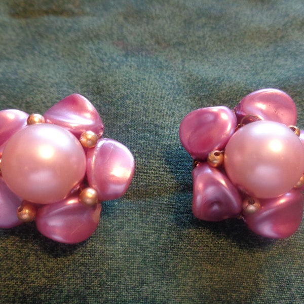 Vintage Faux Pink Pearl & Gold Seed Bead Flower Cluster Earrings, Clip-Ons,Made In Hong Kong,1950's -Vintage Pearl Earrings -Costume Jewelry